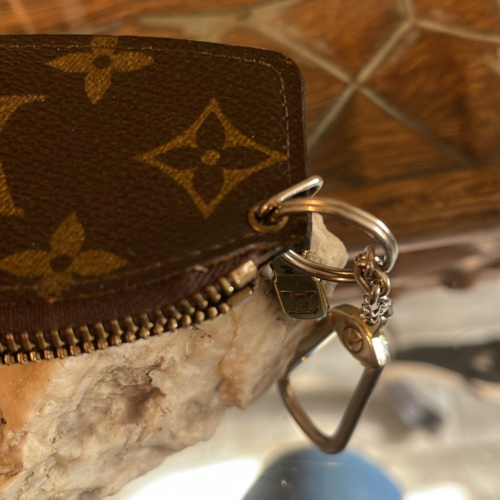 Louis Vuitton Monogram Key Pouch - Picture 3 of 16
